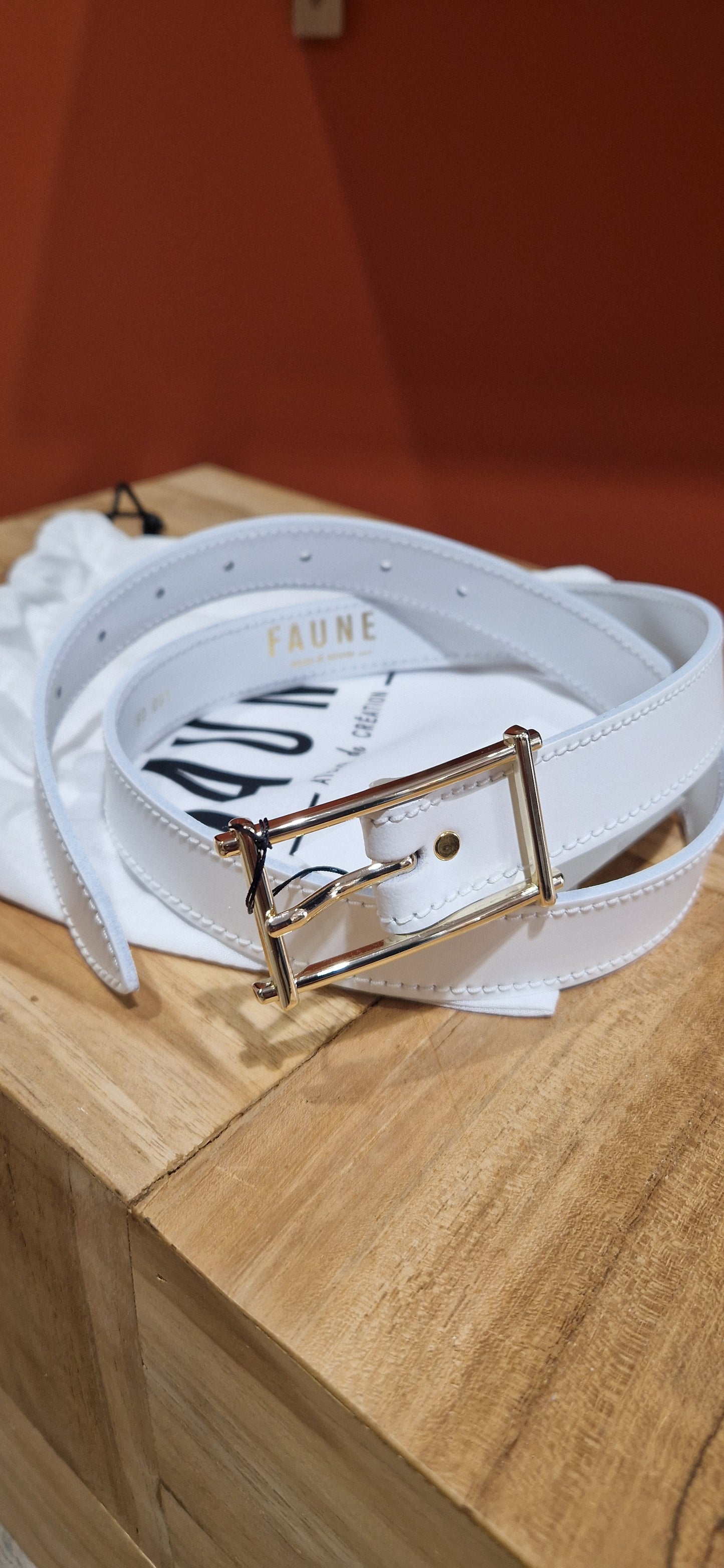 Ceinture blanche en cuir "Bianca" chez Faune