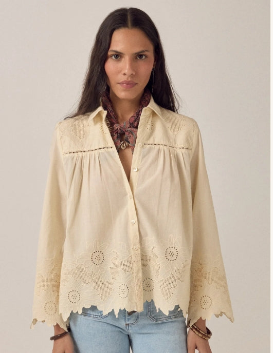 Chemise broderies anglaises "Arbind" chez Maison Hotel