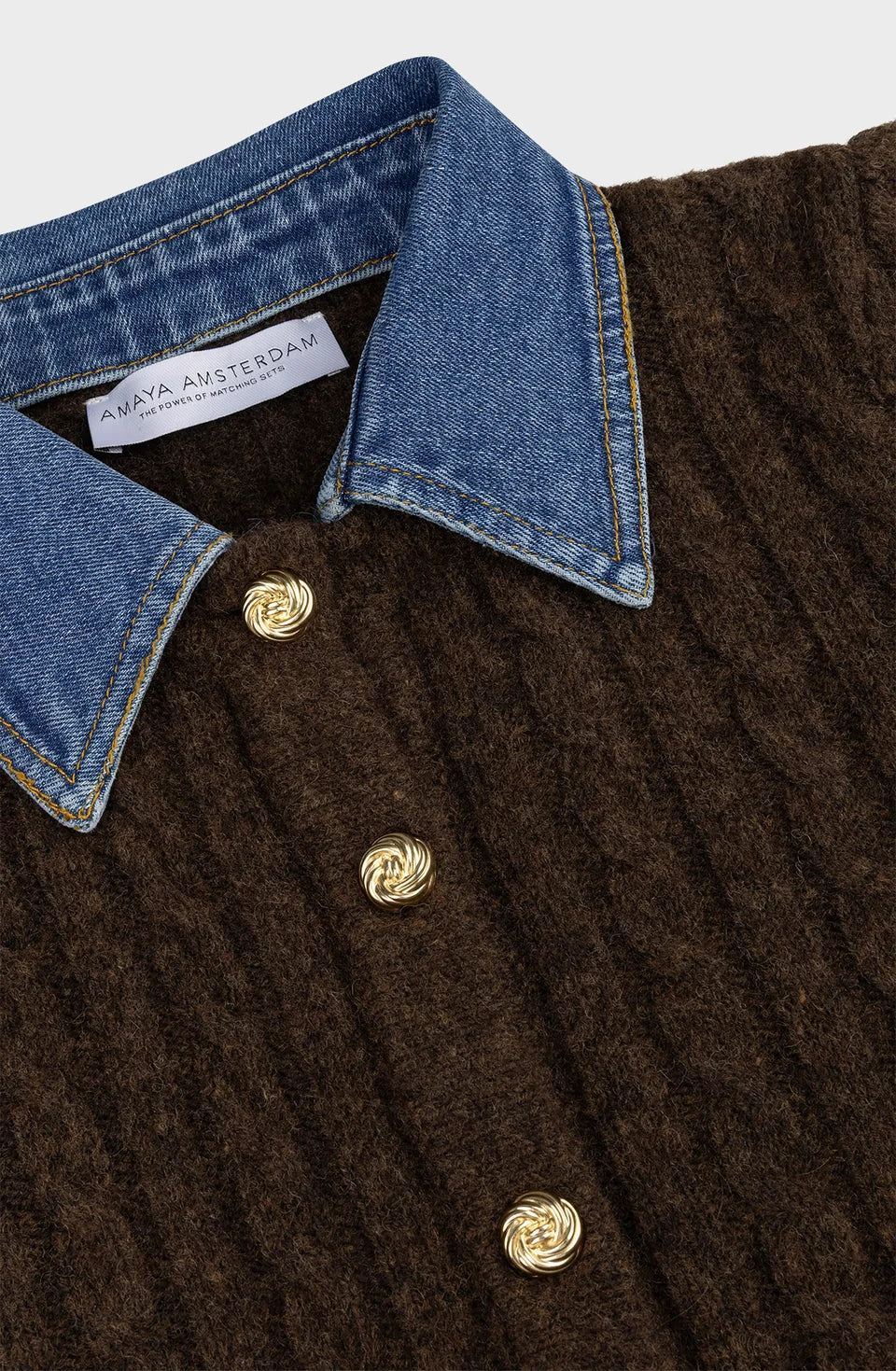 Gilet col en jean "Alou" chez Amaya Amsterdam