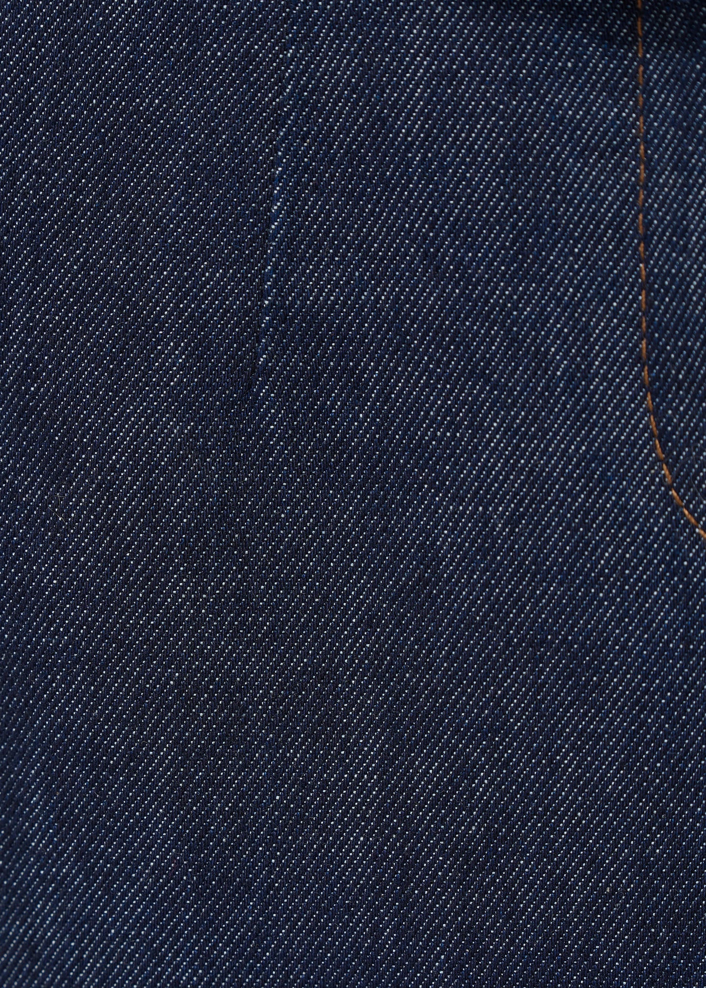 Détails matière denim du antalon unia de chez humility.
