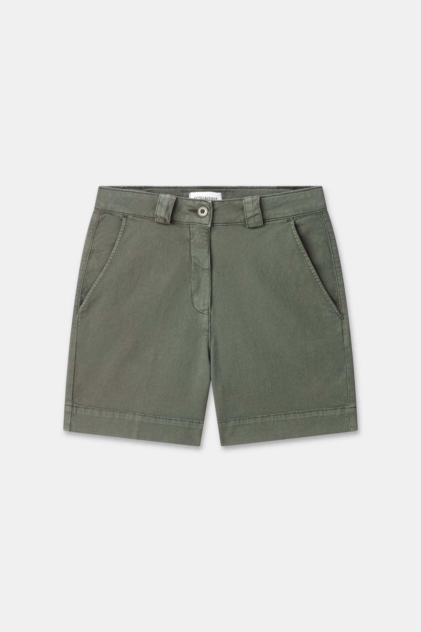 Short taille mi-haute de la marque Acquaverde en coton et élasthanne kaki. Coupe droite.