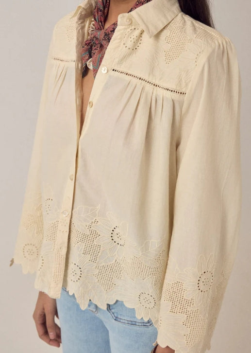 Chemise broderies anglaises "Arbind" chez Maison Hotel