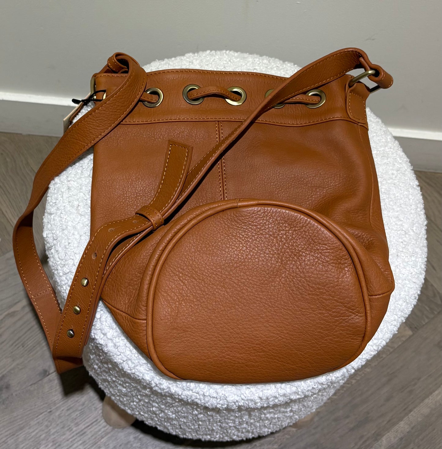 Sac seau cognac "Little Jimi" chez Little Wings