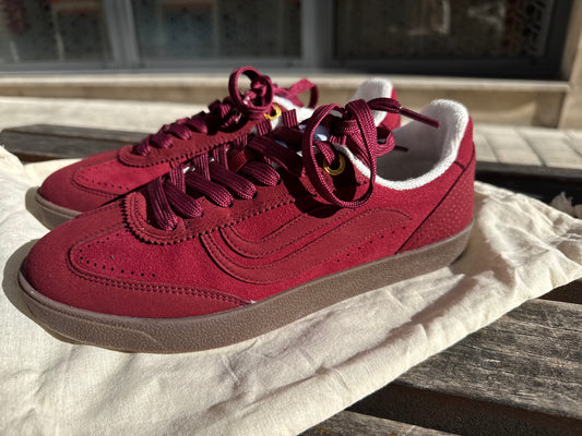 Baskets "G-VOLLEY" coloris bordeaux chez Genesis