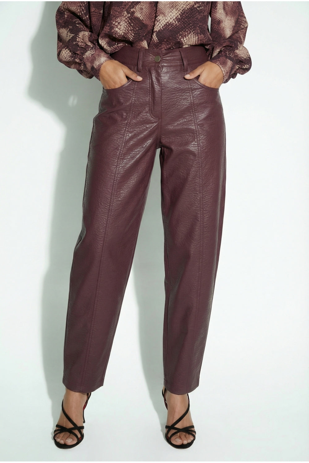 Pantalon carotte effet cuir "Raya" chez Imprevu