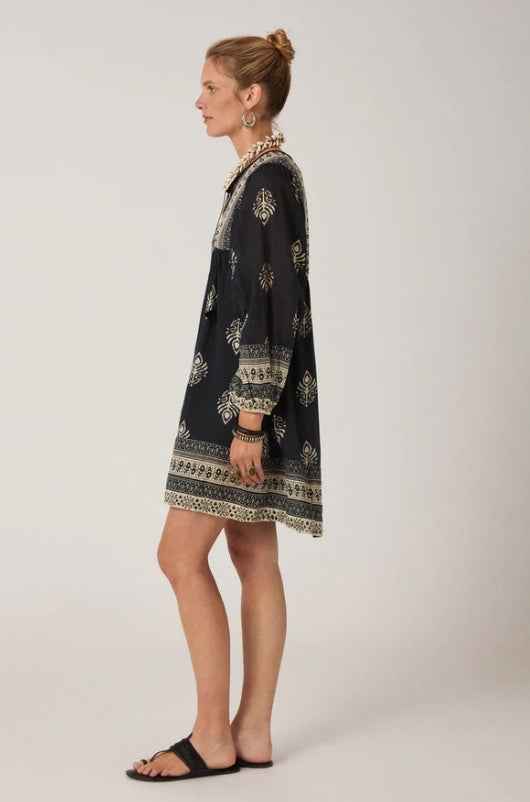 Robe courte manches longues "Celeste" chez Maison Hotel