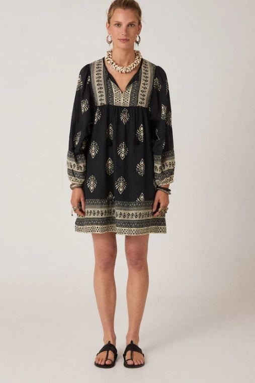 Robe courte manches longues "Celeste" chez Maison Hotel