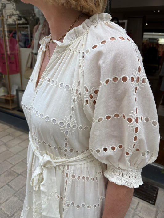 Robe longue broderie anglaise "Eve" chez The Good Family