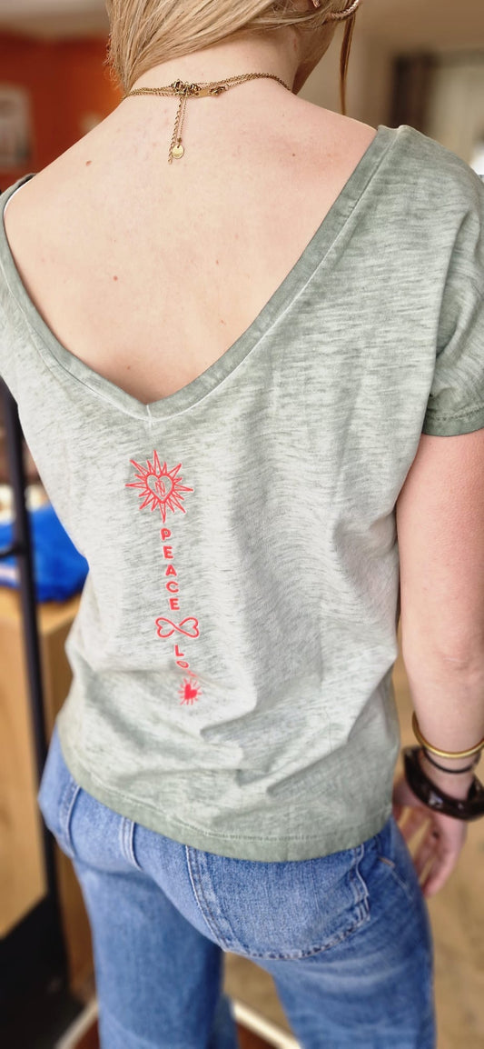 T-shirt col V imprimé "peace & love" au dos NINE Tees